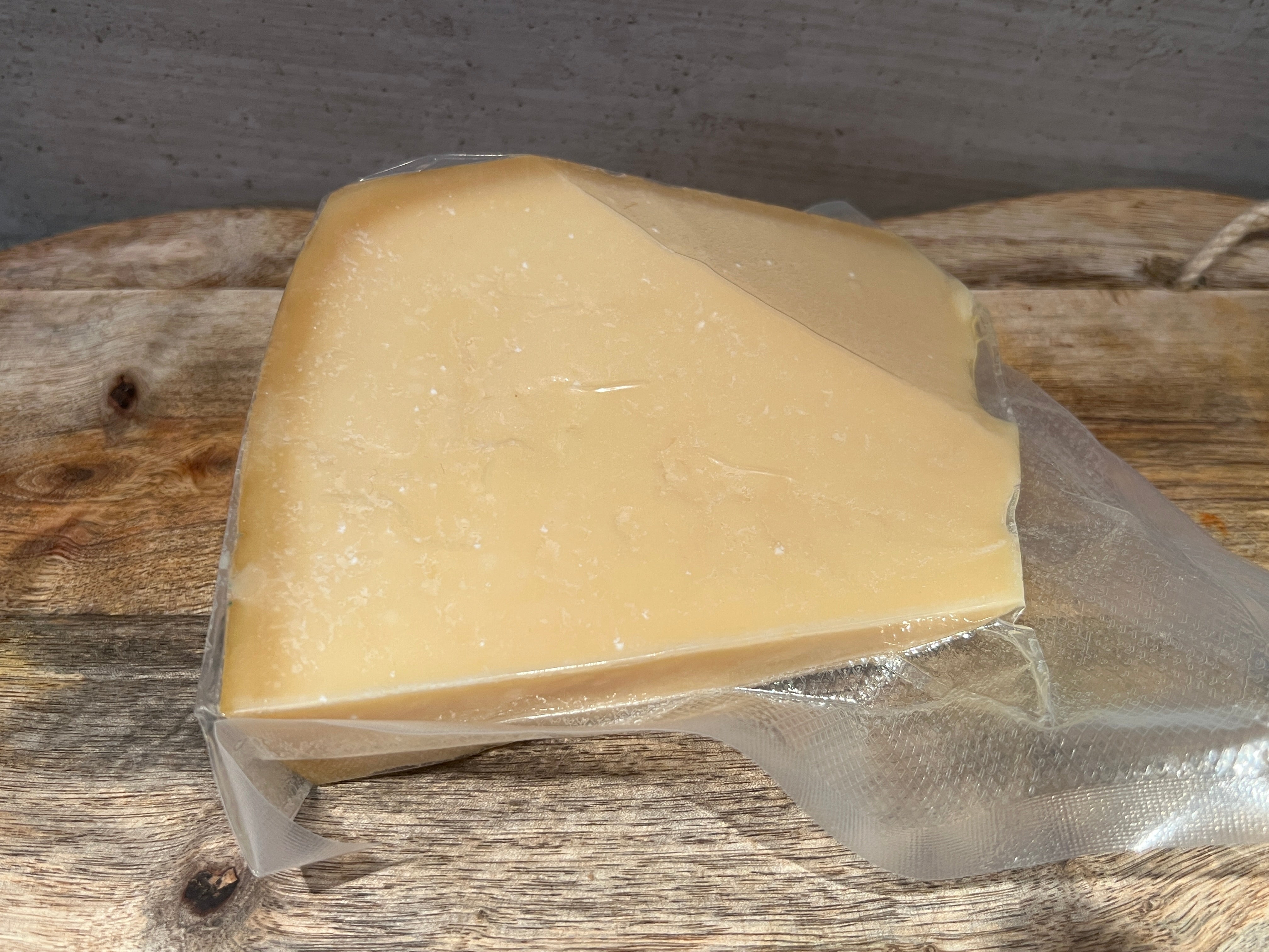 Primo ed unico al mondo: il Parmigiano Reggiano 12 mesi di Fossa DOP infossato per 3 mesi nelle Fosse di Sogliano sul Rubicone